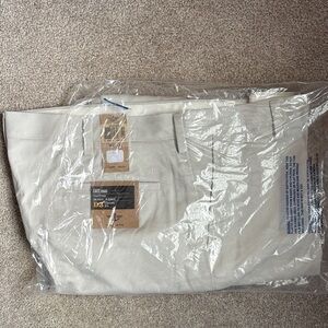 Dockers D3 Men's Classic Fit Cream Khaki Pants 42x32